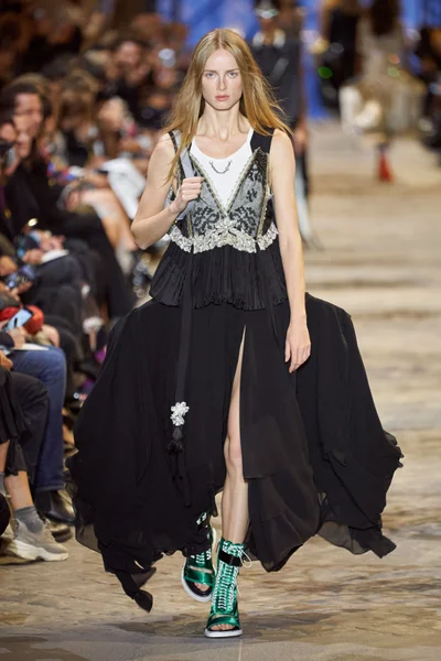 Look 9